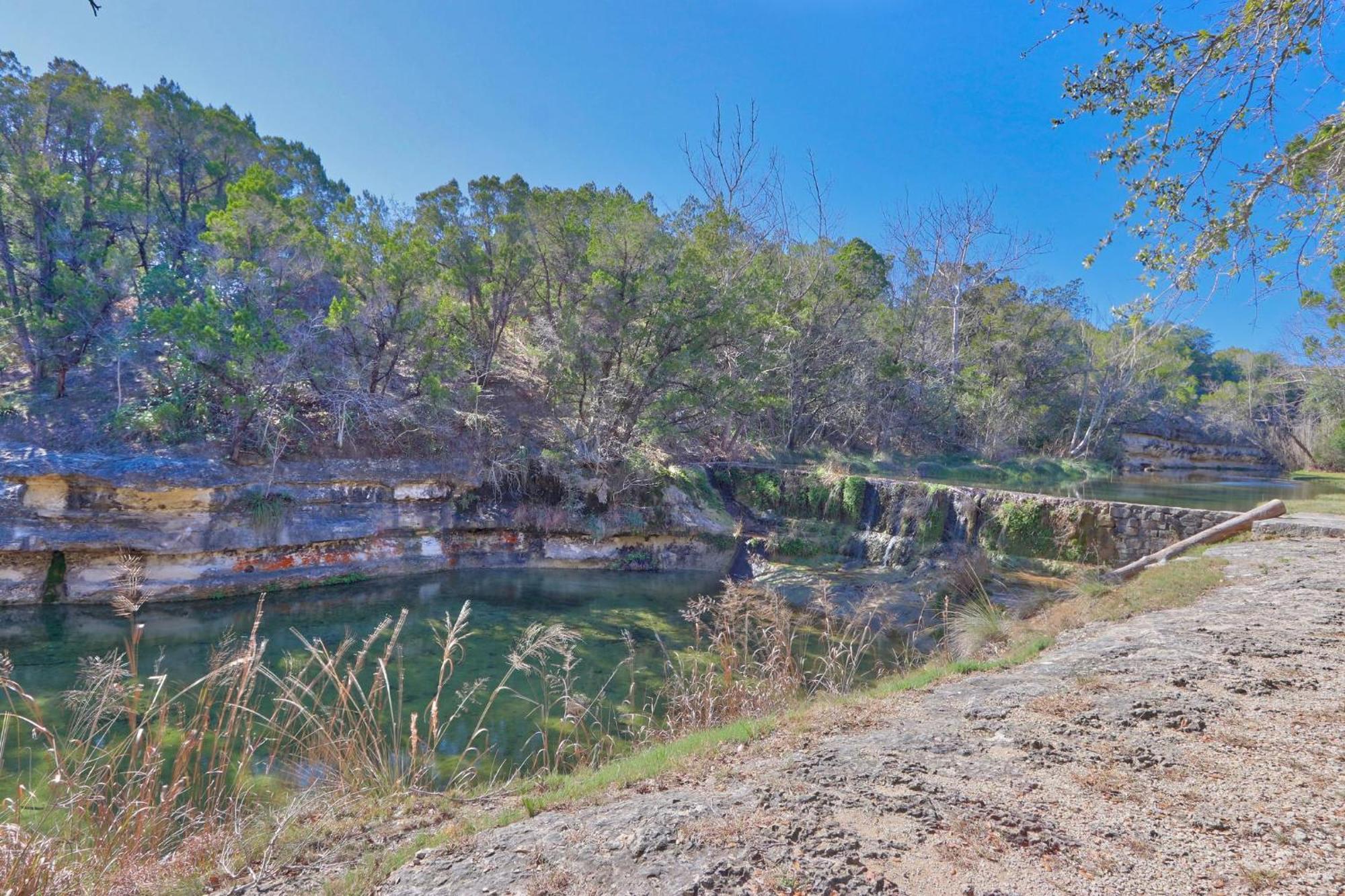 Falls Log Home Wimberley Eksteriør billede
